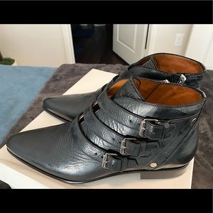 Mens Givenchy Cracked Leather Pointed Toe Ankle Boots size US 9 EU 42